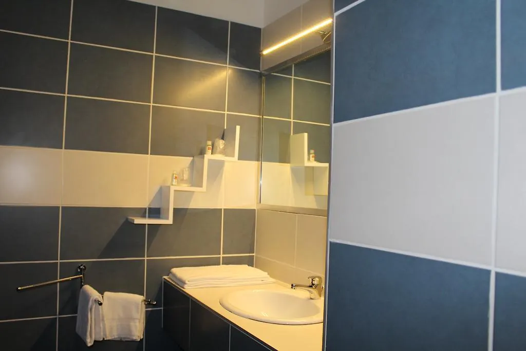 Contact Hotel Belalp Seyssinet-Pariset 2*,  France